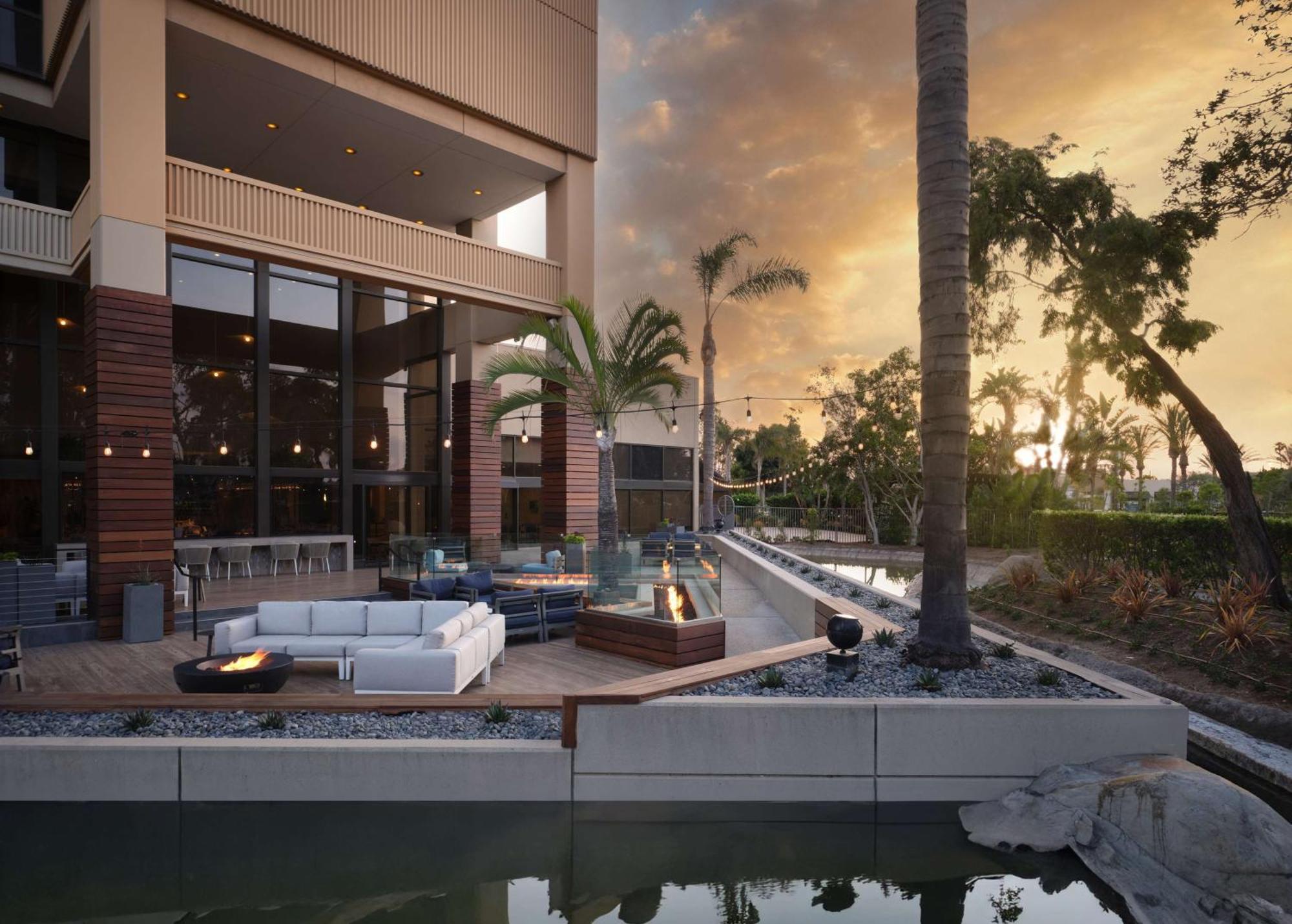 Hotel Fera Anaheim, A Doubletree By Hilton Orange Exterior foto