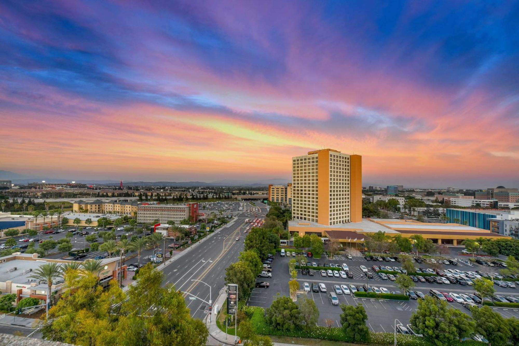 Hotel Fera Anaheim, A Doubletree By Hilton Orange Exterior foto